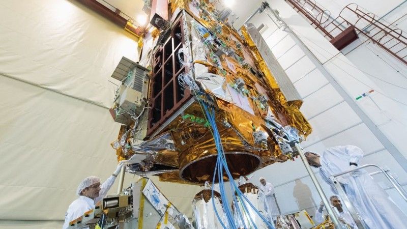 Platforma satelity MetOp-C została pomyślnie połączona z modułem użytkowym. Fot. Airbus Defence and Space