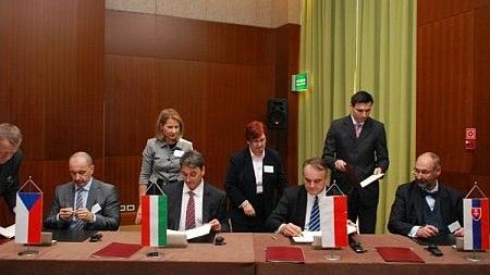 31 października br. Ministrowie gospodarki krajów V4 podpisali w Warszawie porozumienie na temat integracji swoich systemów gazowych- fot. mg.gov.pl
