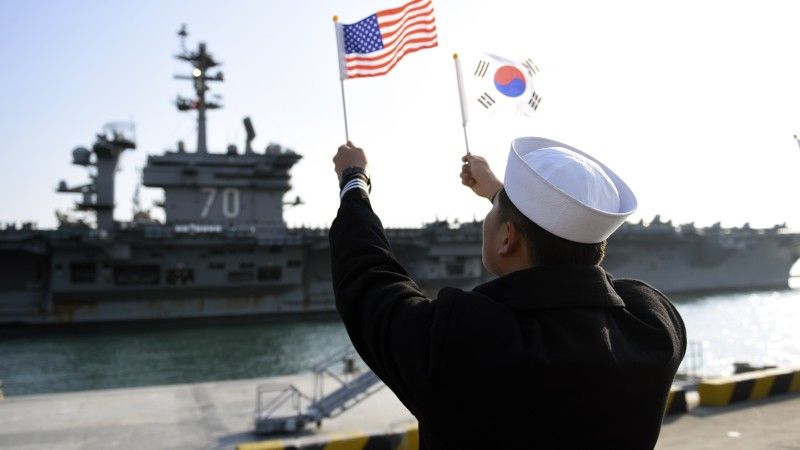USS Carl Vinson w Busan