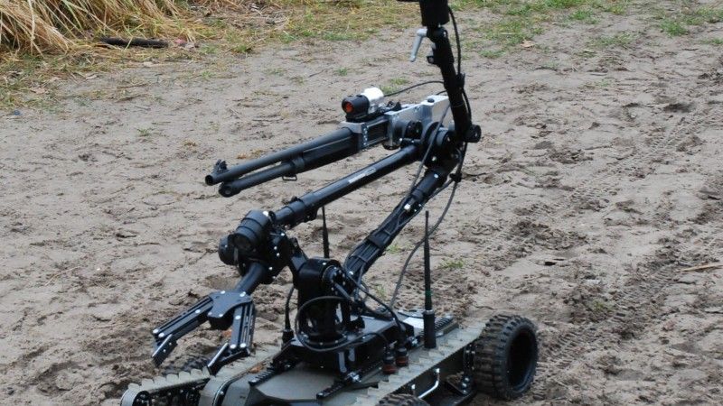 Zrobotyzowane urządzenie do rozpoznania i neutralizacji ładunków niebezpiecznych. Robot PIAP GRYF Fot. PIAP