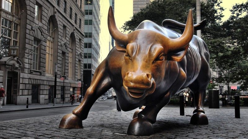Rzeźba byka będącego symbolem nowojorskiej giełdy fot. Sam valadi
/ Flickr