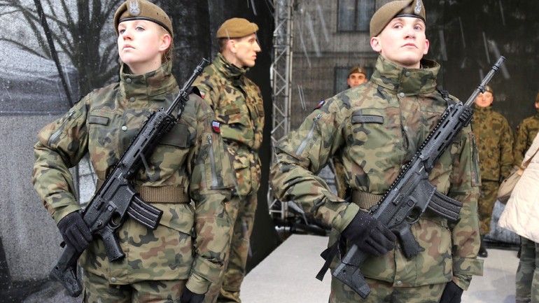 Żołnierze WOT z karabinkami Grot. Fot. Rafał Lesiecki / Defence24.pl