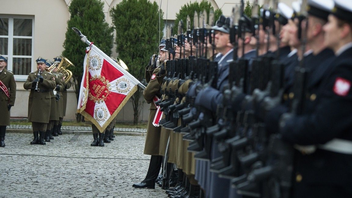 Piątek Z Defence24.pl: Premier Pozytywnie O Działaniach MON ...