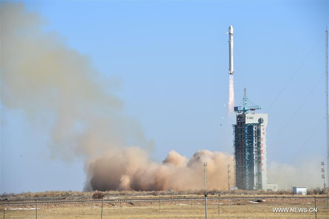 Start rakiety Długi Marsz-2D z satelitą LKW-3. Fot. chińskie media 