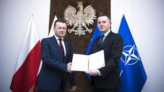 Fot. Szef MON Mariusz Błaszczak i wiceminister Tomasz Zdzikot. Fot. por. Robert Suchy / CO MON.
