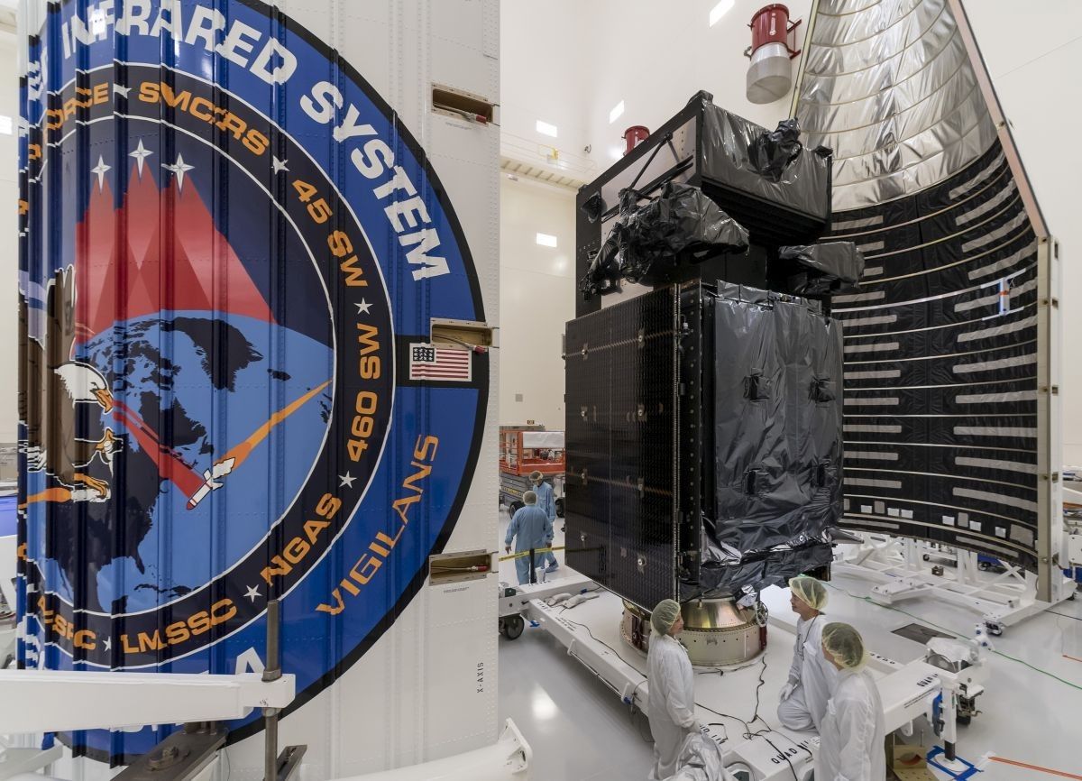 Przygotowania do startu satelity systemu SBIRS. Fot. Lockheed Martin