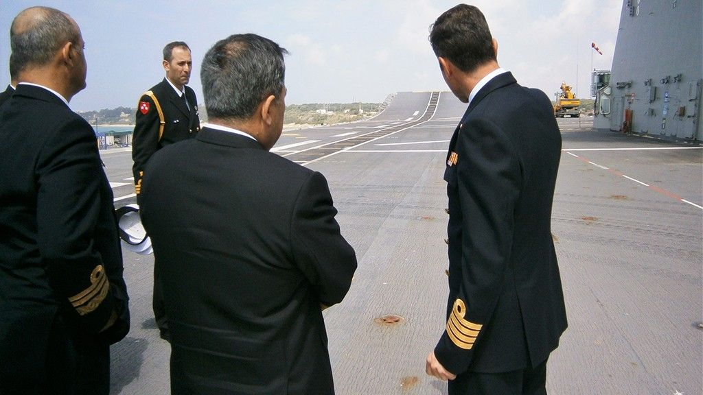 Wizyta delegacji tureckich sił morskich na hiszpańskim lotniskowcu „Juan Carlos I”. Fot. Tureckie siły morskie
