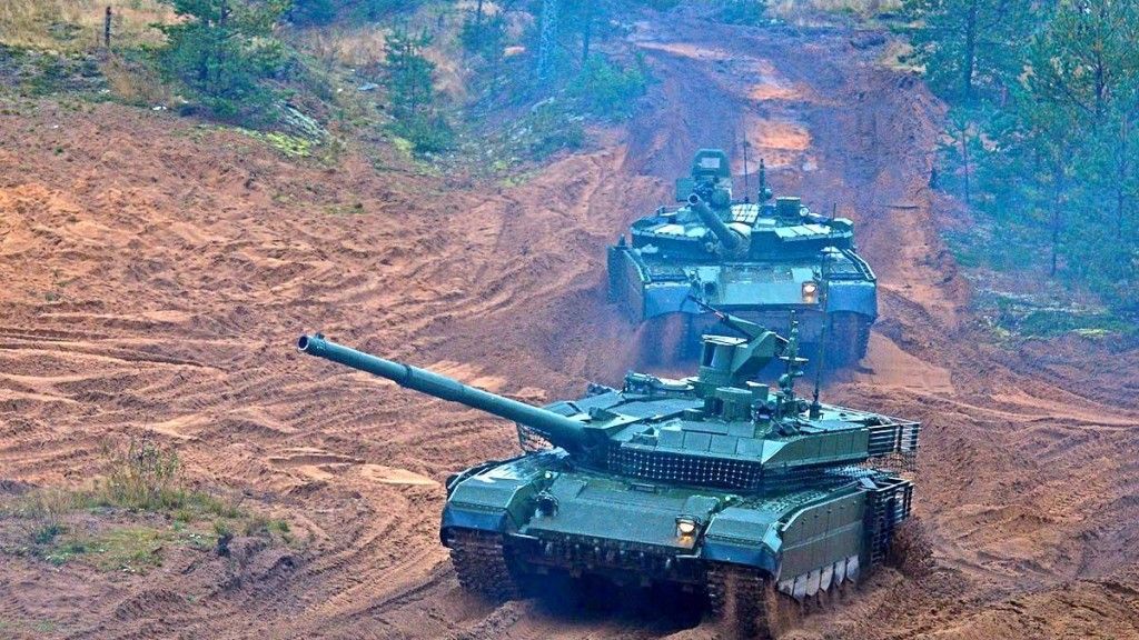 Czołgi T-90M Proryw-3 i T-80BWM fot. mil.ru