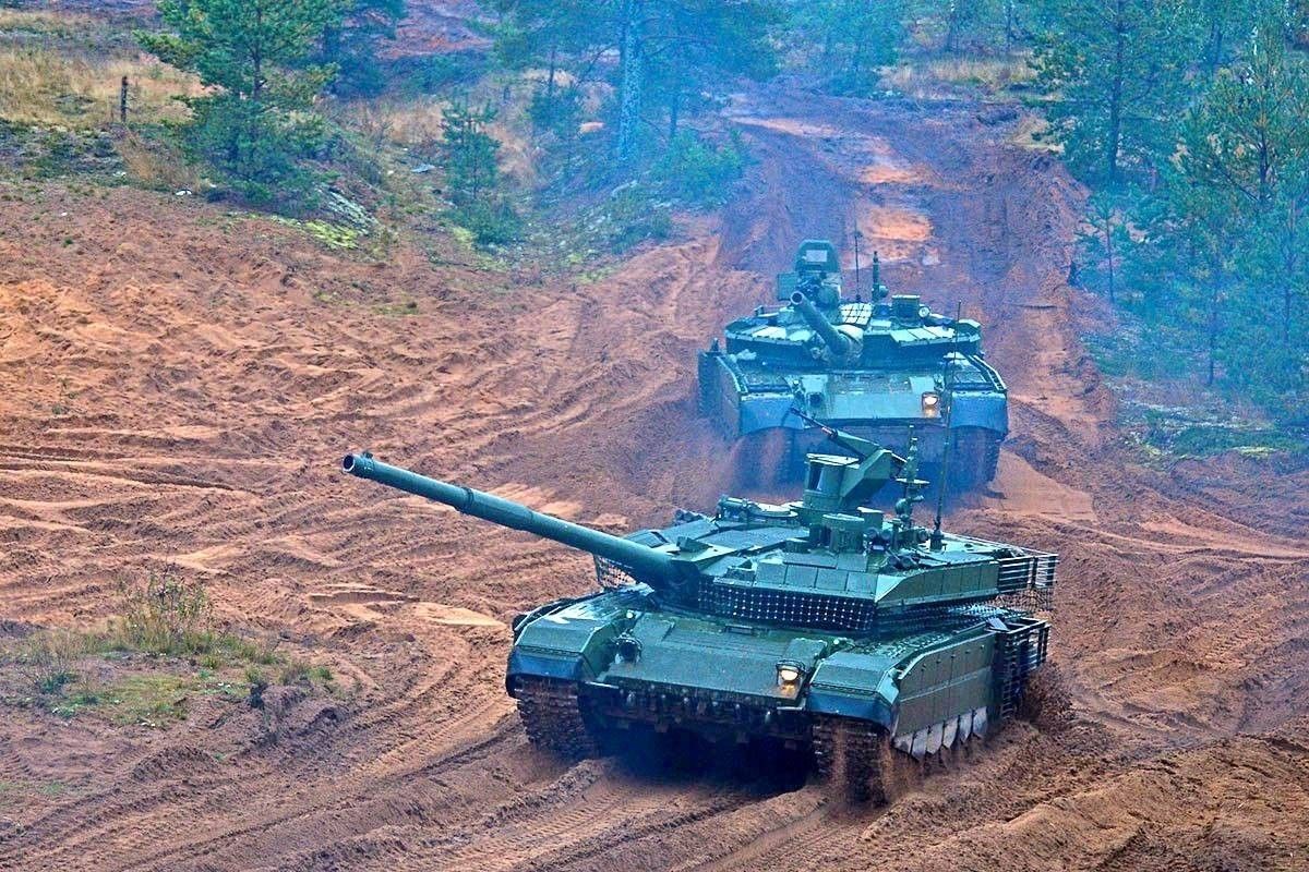 Czołgi T-90M Proryw-3 i T-80BWM fot. mil.ru