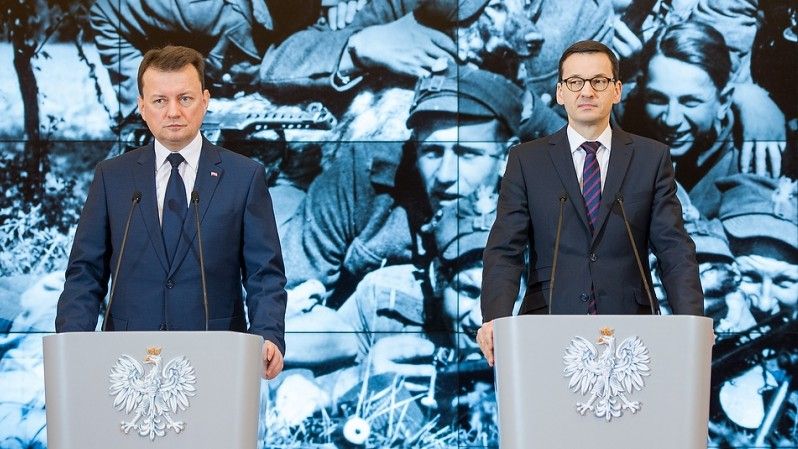<p>Premier Mateusz Morawiecki i szef MON Mariusz Błaszczak. Fot. W. Kompała / KPRM</p>