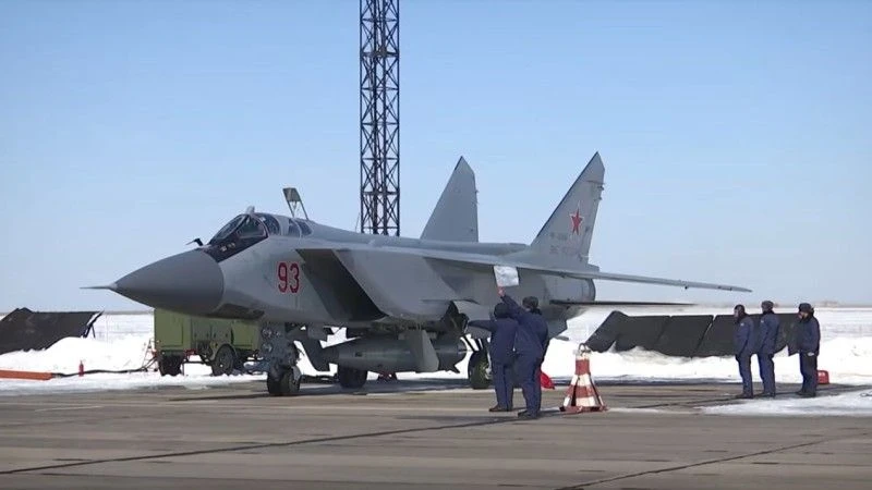 Nosicielem rakiet hipersonicznych systemu „Kindżał” są ciężkie samoloty myśliwskie MiG-31. Fot. mil.ru
