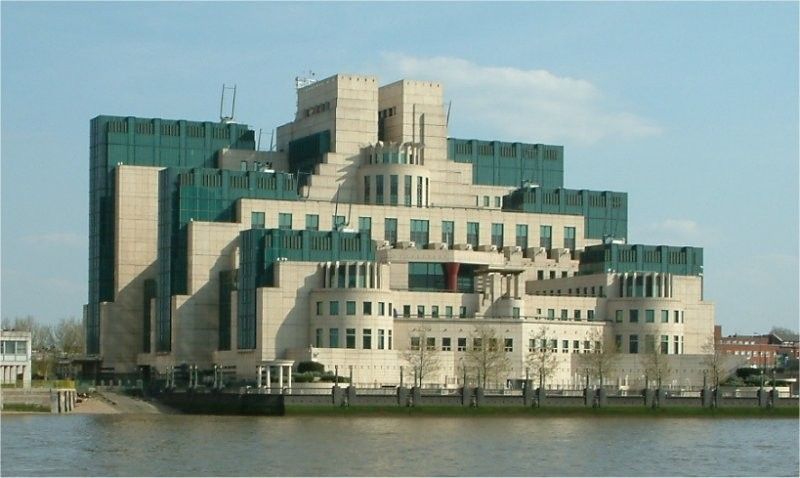 Fot. Londyńska siedziba SIS/MI6, Tagishsimon, licencja CCA-Share Alike 3.0 Unported.