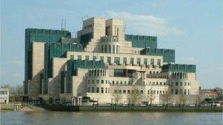 Fot. Londyńska siedziba SIS/MI6, Tagishsimon, licencja CCA-Share Alike 3.0 Unported.