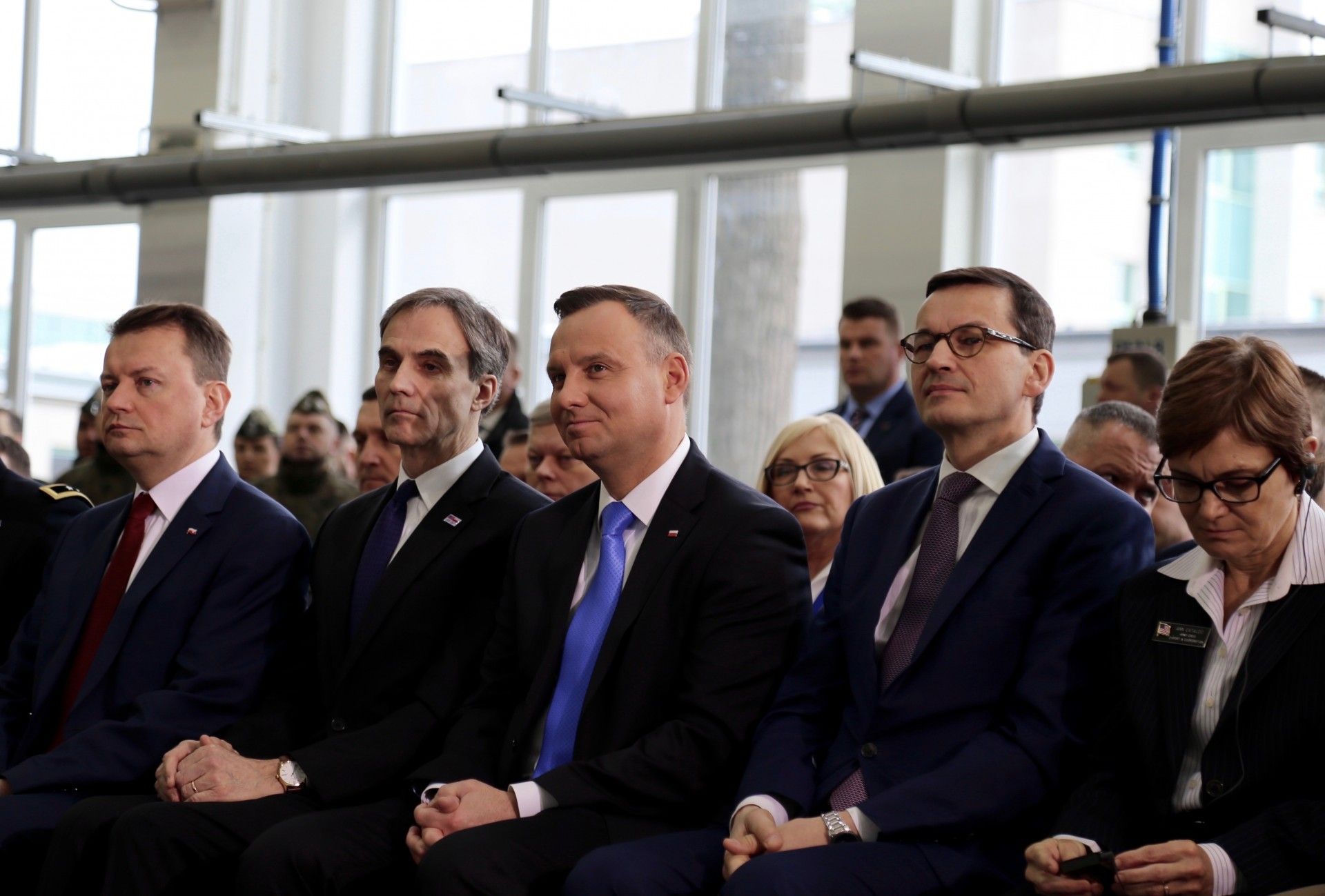 Od lewej: szef MON Mariusz Błaszczak, ambasador USA w Polsce Paul W. Jones, prezydent Andrzej Duda, premier Mateusz Morawiecki oraz Ann Cataldo z Pentagonu. Fot. Marta Rachwalska / Defence24.pl