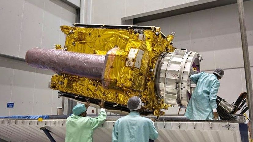 Satelita GSAT-7 przed wyniesieniem na orbitę. Fot. ISRO