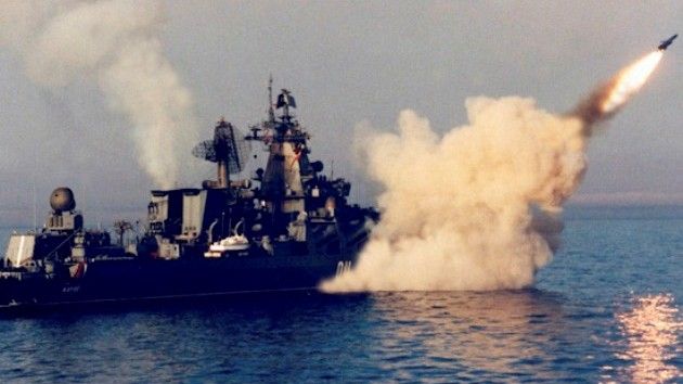 Zdjęcie pokazujące, jak krążownik „Wariag” odpala rakietę systemu „Bazalt” najprawdopodobniej nie pochodzi z kwietnia 2018 r. Fot. mil.ru