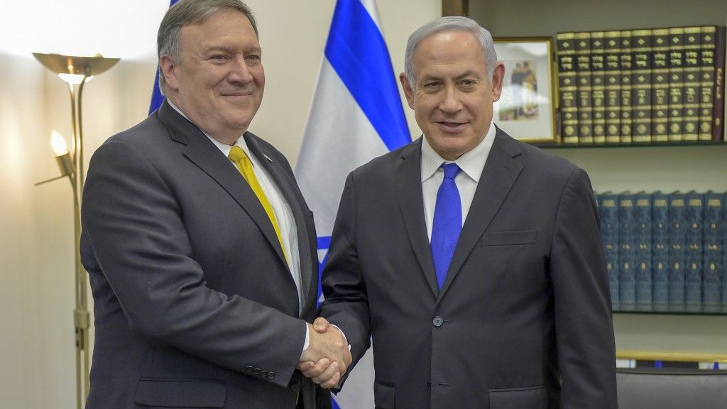 Premier Izraela Benjamin Netanjahu (po prawej) wraz z sekretarzem stanu USA Mike Pompeo. Fot. State Department/Flickr.