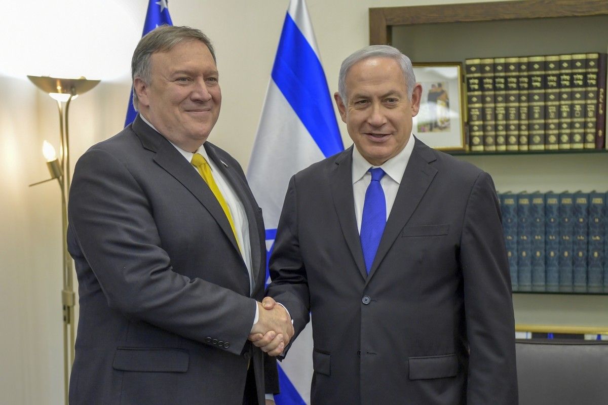 Premier Izraela Benjamin Netanjahu (po prawej) wraz z sekretarzem stanu USA Mike Pompeo. Fot. State Department/Flickr.