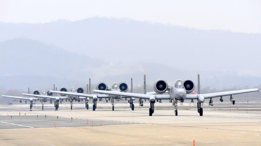 Amerykańskie samoloty szturmowe A-10 w Bazie Lotniczej Osan w Korei Południowej, Fot. Staff Sgt. Victor J. Caputo/US Air Force