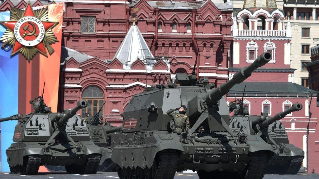 Samobieżna armatohaubica kalibru 152 mm typu 2S35 „Koalicja-SW” podczas Parady Zwycięstwa w 2018 roku. Fot. kremlin.ru