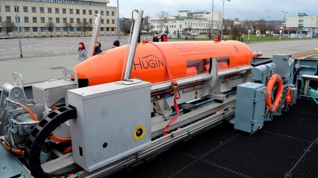 Autonomiczny pojazd podwodny Hugin 1000 na pokładzie niszczyciela min ORP „Kormoran”. Fot. M.Dura