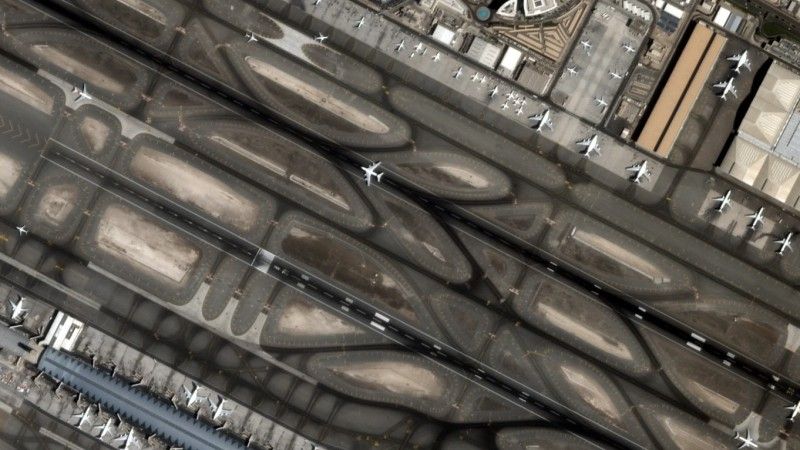 Ujęcie lotniska w Dubaju wykonane z satelity VividX2. Fot. Earth-i Ltd