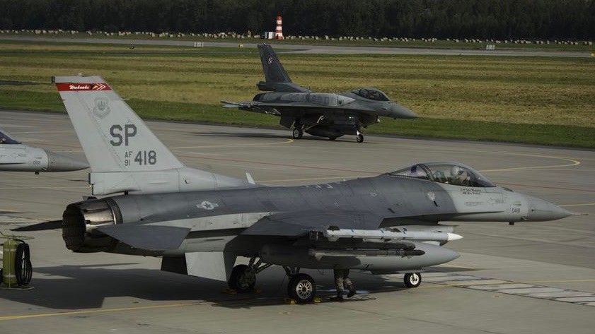 Polskie i amerykańskie F-16 wspólnie w 31. BLT. Fot.: USAF