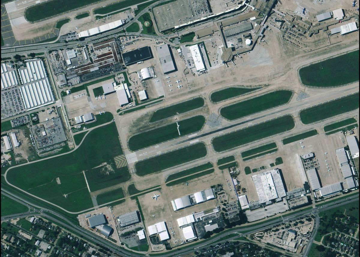 Satelitarne zdjęcie lotniska w Dallas. Fot. DigitalGlobe