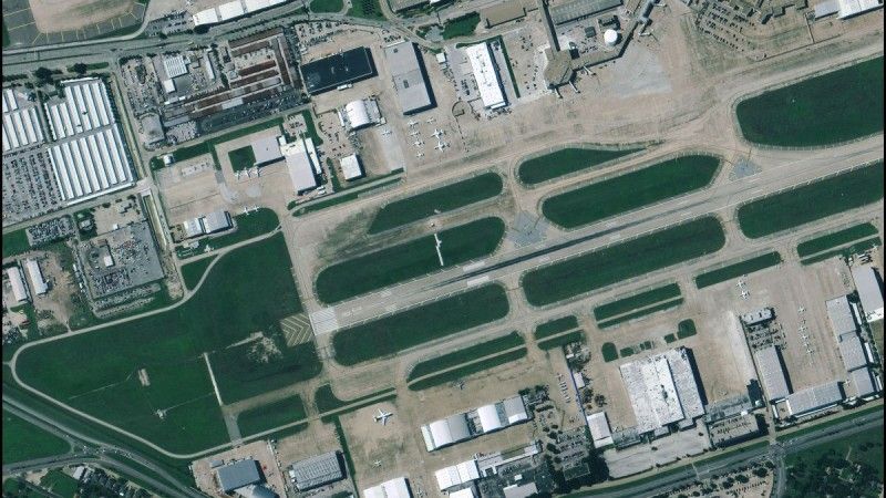 Satelitarne zdjęcie lotniska w Dallas. Fot. DigitalGlobe
