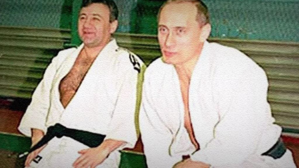 Arkadij Rotenberg i Władimir Putin podczas treningu dżudo