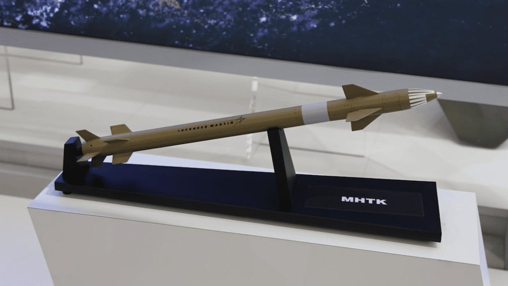Pełnowymiarowy model rakiety MHTK, która ma służyć przede wszystkim do zwalczania pocisków z artylerii lufowej i rakietowej oraz moździerzy. Fot. Paweł K. Malicki