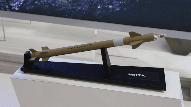 Pełnowymiarowy model rakiety MHTK, która ma służyć przede wszystkim do zwalczania pocisków z artylerii lufowej i rakietowej oraz moździerzy. Fot. Paweł K. Malicki