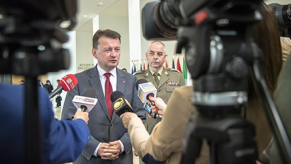 Szef MON Mariusz Błaszczak na spotkaniu ministrów obrony i spraw zagranicznych państw UE. Fot. por. Robert Suchy (CO MON)