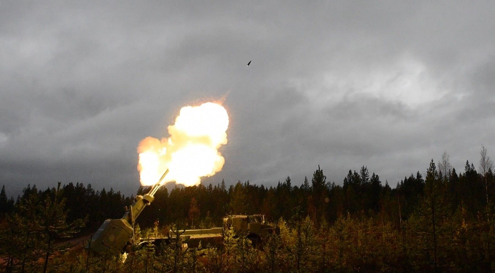 Pierwsze testy amunicji IM HE-ER odbyły się 25 marca 2015 r. na poligonie Älvdalen w Szwecji. Fot. Nammo