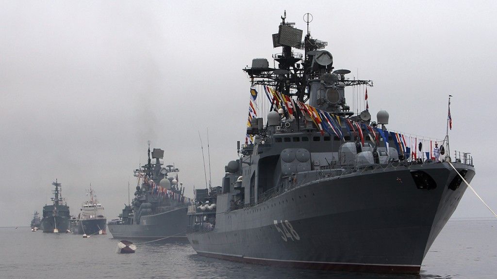 Parada największych okrętów w centralnych uroczystościach w Sankt Petersburgu odbyła się na redzie Kronsztadu. Fot. kremlin.ru