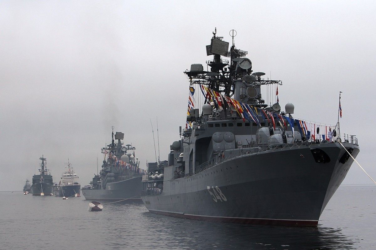 Parada największych okrętów w centralnych uroczystościach w Sankt Petersburgu odbyła się na redzie Kronsztadu. Fot. kremlin.ru