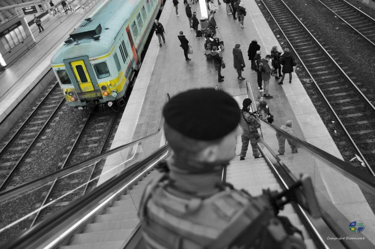 Wojsko ramię w ramię z policją. Nowe patrole w Brukseli