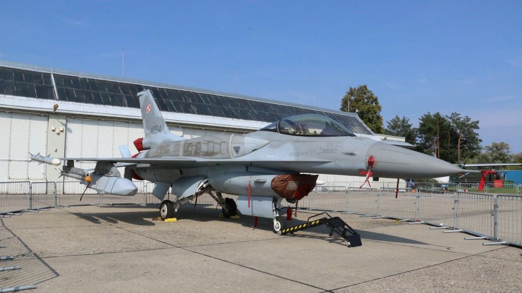 F-16C Jastrząb z pociskiem JASSM. Fot. M. Rachwalska