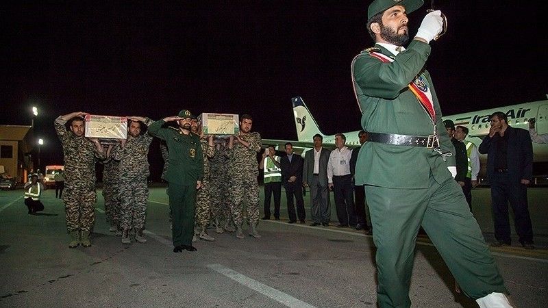 Powrót do kraju zwłok irańskich żołnierzy, którzy zginęli na wojnie w Syrii,  fot. Tasnim News Agency, Wikipedia, CC BY 4.0