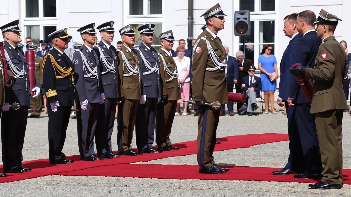 Gen. dyw. Tomasz Piotrowski odbiera nominację generalską. Fot. Rafał Lesiecki / Defence24.pl