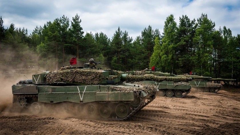 Norwegian Leopard 2 tanks training in Poland. The Norwegian tank crews utilize simulators developed by the Polish Autocomp-Management company. Image Credit: Ole-Sverre Haugli, Hæren 
