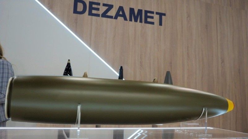 Uznawanym za „niszowy” produktem ZM Dezamet, eksponowanym na MSPO jest lotnicza bomba ćwiczebna LBĆW-10, wchodząca w skład zestawu treningowego. Fot. Jerzy Reszczyński