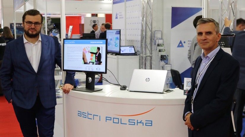 Astri Polska Marcin Mykietyn and Michał Wyszyński at the company’s stand during the MSPO 2018 event. Image Credit: Paweł Ziemnicki/Space24.pl
