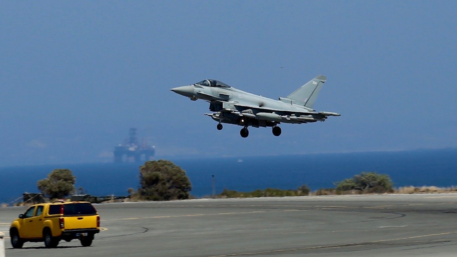 Eurofighter Typhoon ląduje na Cyprze. J.Sabak