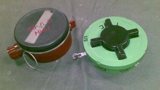 Od lewej: miny PMN-1 i PMN-2 / fot. Wikipedia (public)