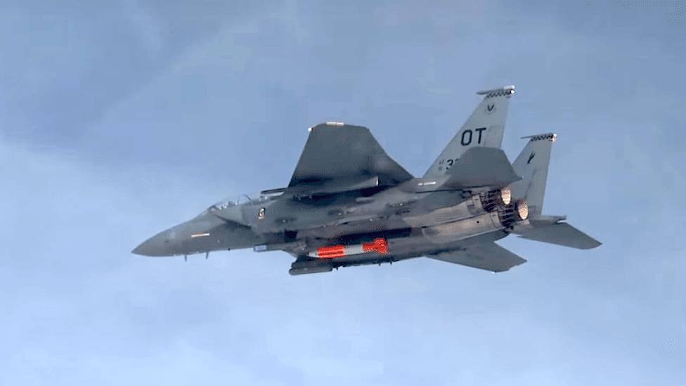 Ćwiczebna wersja B61 Mod.12 pod F-15E Strike Eagle, Fot. Youtube/US Air Force
