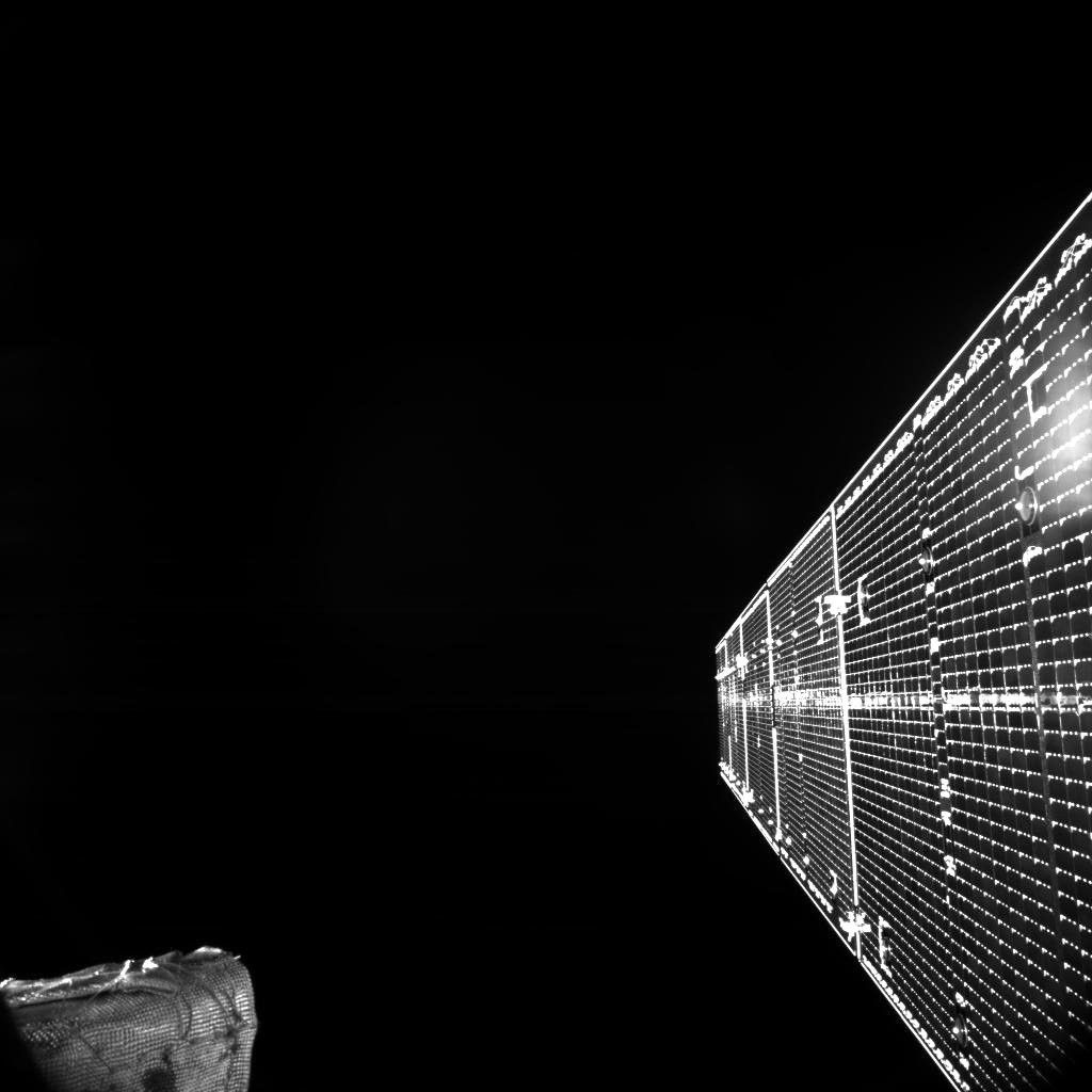 "Selfie" jakie zrobiła sobie sonda BepiColombo po udanym rozłożeniu paneli słonecznych. Fot. ESA/BepiColombo/MTM – CC BY-SA 3.0 IGO