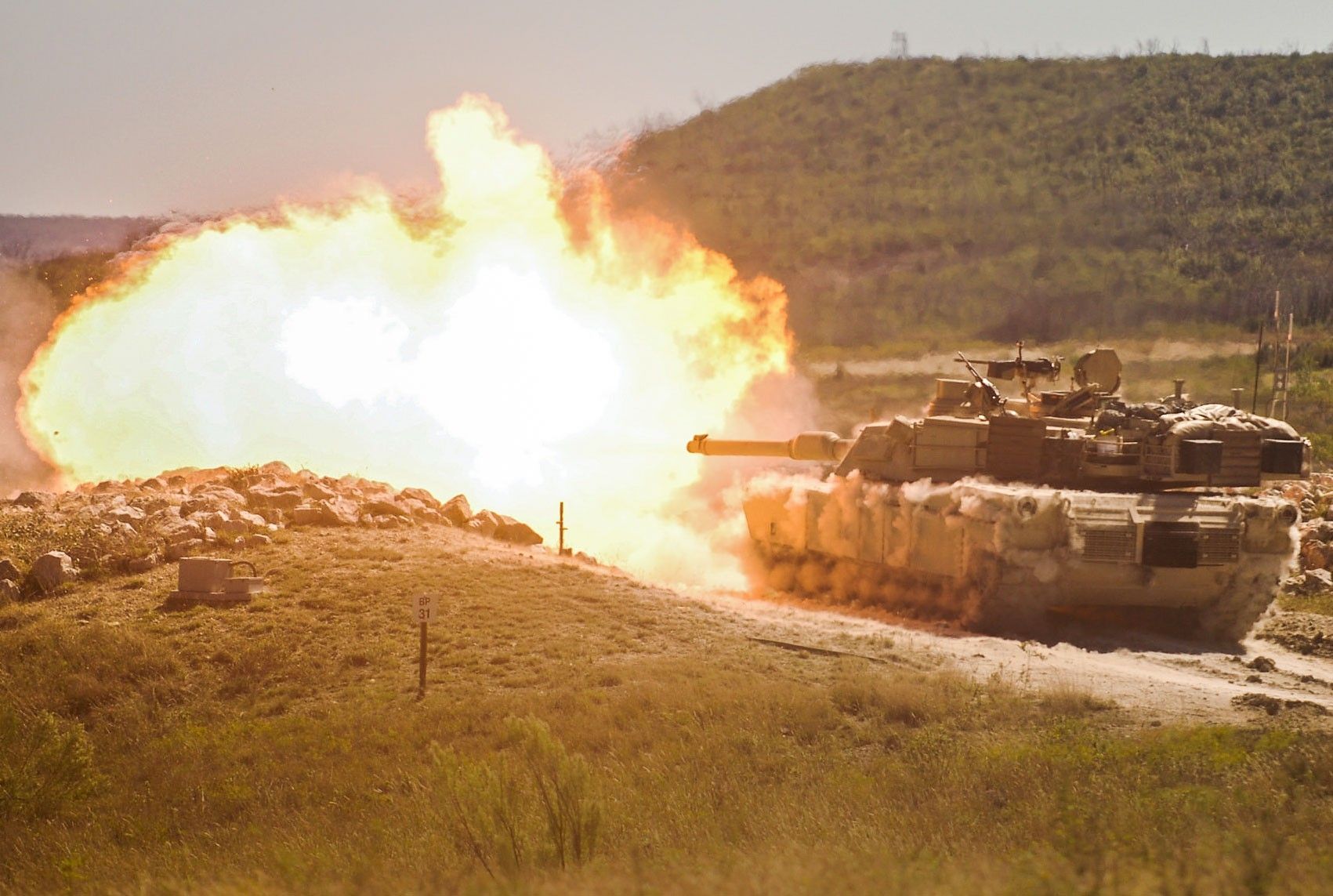 Strzelanie czołgu Abrams. Fot. Maj. Adam Weece/US Army.