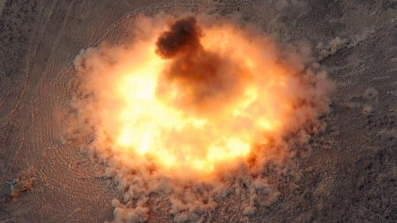 Zdjęcie ilustracyjne przedstawiające kulę ognia powstałą po wybuchu bomby termobarycznej, na zdjęciu BLU-82 / Fot. afrc.af.mil