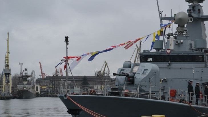 Okręt ORP „Grom” w Wielkiej Gal Banderowej i okręt ORP „Ślązak” na terenie Stoczni Marynarki Wojennej – fot. M.Dura